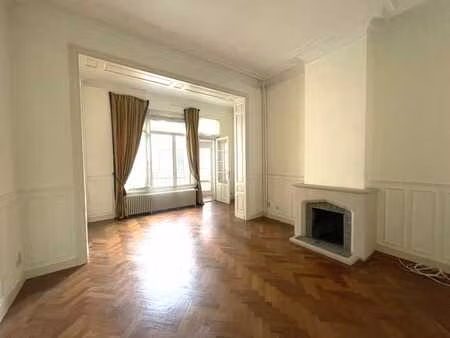 proximité ambiorix : maison 4 chambres + garage