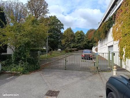 parking extérieur rue brancas / portail à code