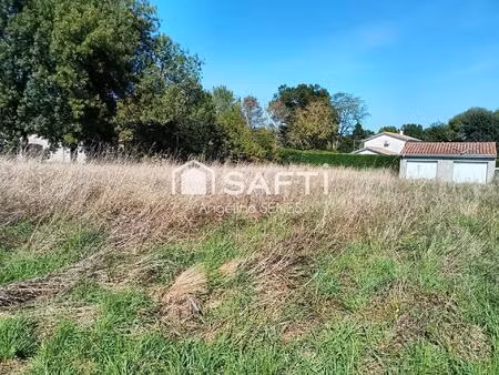 double garage sur terrain d'environ 1800m²