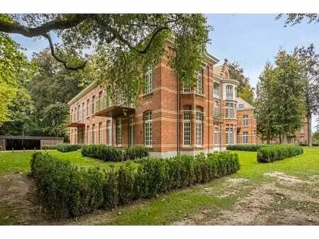 appartement unique avec 2 chambres dans un parc historique