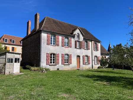 coussac bonneval  immeuble de 5 appartements  dépendances et