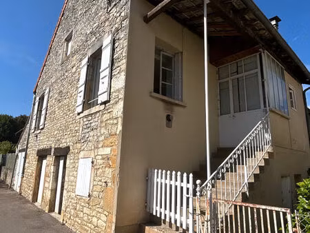 charmante maison de village en pierres avec grange spacieuse