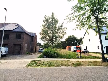 bouwgrond 16a83ca voor (half)open bebouwing in diepenbeek