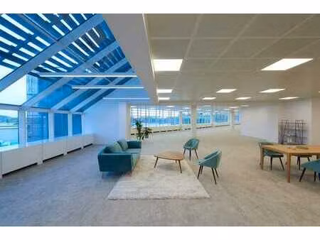 bureaux rénovés et prêts à emménager de 4.000 m² près de ...