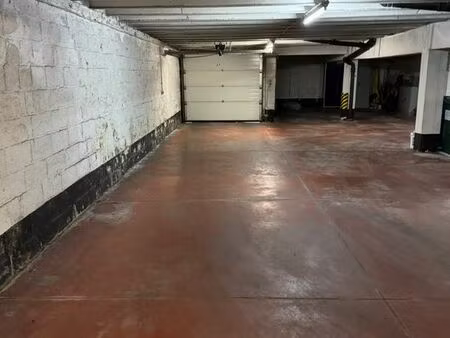 avenue des coccinelles - parking a louer