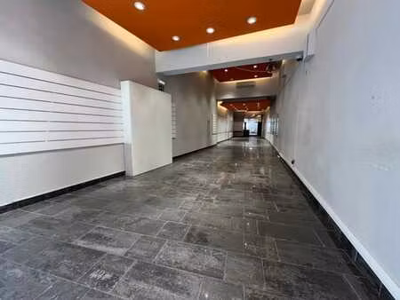 surface commercial en plein cœur du piétonnier de mons