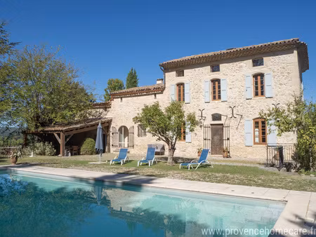 dauphin- mas en pierre 252 m2- terrain 18 600 m2 - pisicne