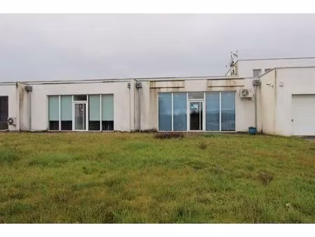 location local professionnel de 140 m2 pechbonnieu