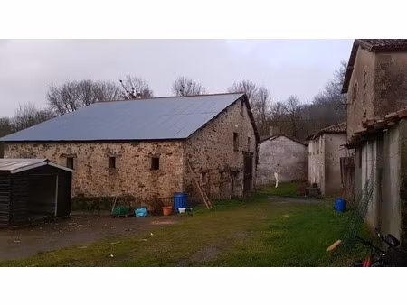 corps de ferme à rénover sur un terrain de 13.000 m²