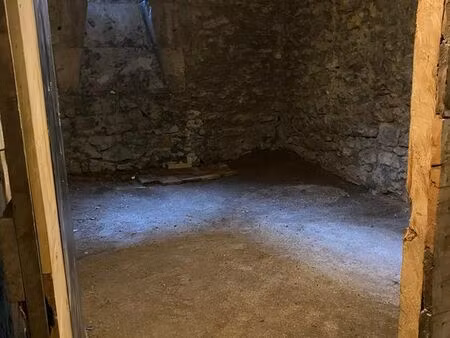 cave spacieuse  rénovée et saine – 14 4 m² – coeur de ville / gare saint-roch / place carn