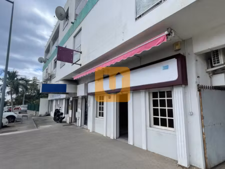 local commercial d'environ 120m2 en centre ville du port