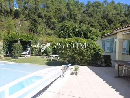 maison plain pied avec véranda  garage  piscine et jardin attenant.