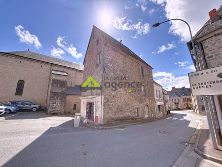 immeuble à vendre dans la commune saint-vaury.