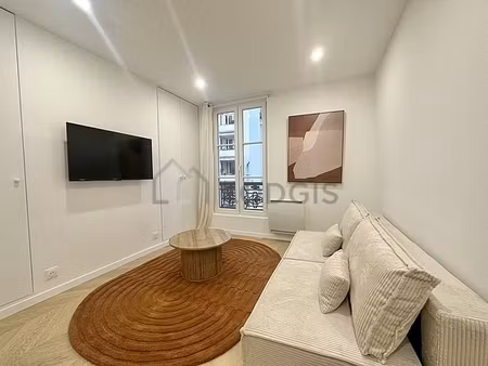 studio meublé avec ascenseur et cave