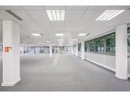 a louer : plateau de bureaux au pied de la gare rer b - rare sur le territoire paris-sacla