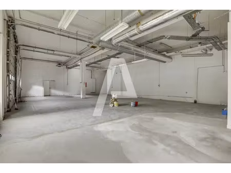 a louer : locaux mixtes activités / laboratoires / bureaux proche rungis de différentes su