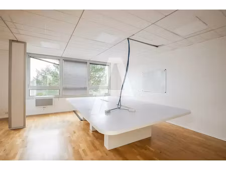 a louer - emerainville - entrepôts avec bureaux dans une parc d'activités pme/pmi - proxim