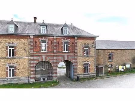 porche de 225m² à aménager entièrement