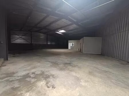 location local d'activités saint benoit 377 m²