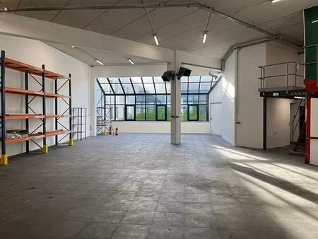 location local d'activités la courneuve 591 m²
