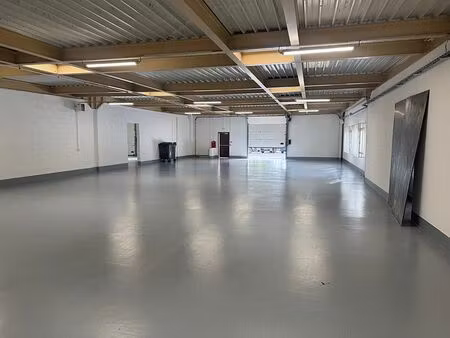location local d'activités croissy beaubourg 855 m²