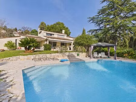 belle villa au calme avec piscine - grasse