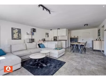 gelijkvloers appartement met tuin (z) en 2 staanplaatsen