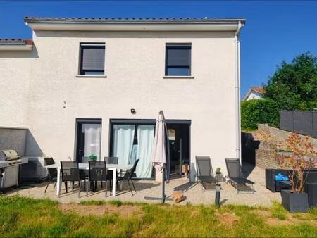 planfoy 42660 maison récente  trois chambres  garage sur 404 m² de terrain clos