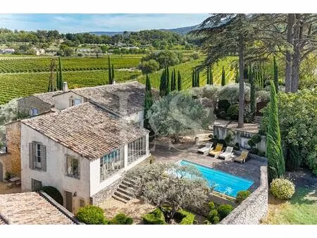 exclusivité. élégante maison de caractère au cœur du luberon.