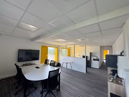 magnifiques bureaux lumineux  modernes et idéalement situés avec parking