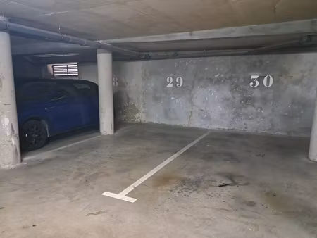 parking / box villeneuve les avignon 7 m2