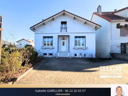 63270 vic le comte (secteur longues)  maison familiale des années 50 avec jardin et...