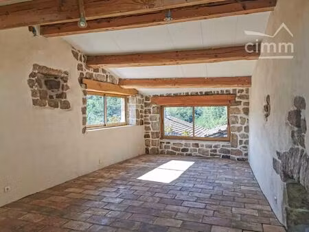 maison de 140m² joliment rénovée avec terrain et source