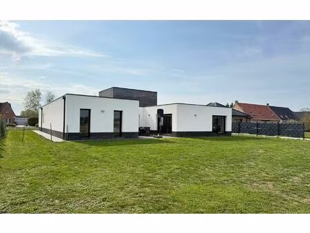 maison hinges 237 m² t-8 à vendre  584 000 €