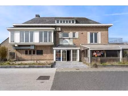 maison spacieux avec commerce à vendre à la panne