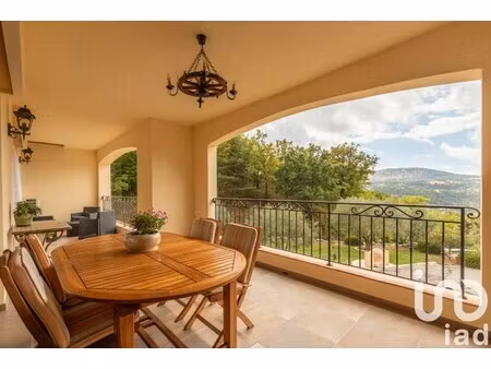 maison de luxe à vendre à coursegoules