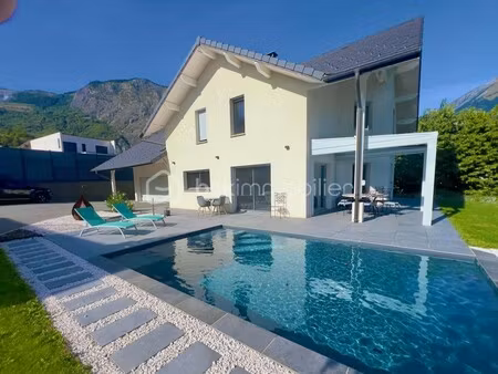 maison de luxe à vendre dans le quartier peripherie