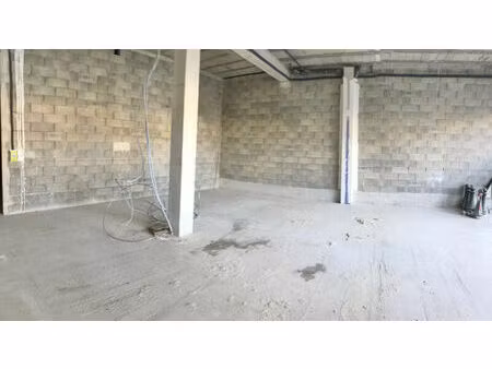 location commerce 1 pièce 131 m² à six-fours-les-plages (83140)
