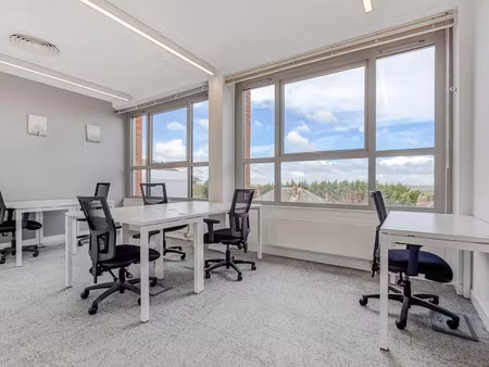 location meublée locaux professionnels 30 m² à oberhausbergen (67205)  1 389 €