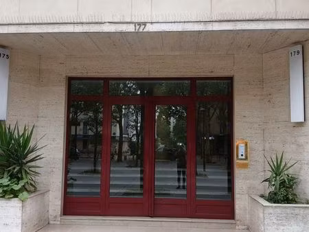 proche métro et périphérique