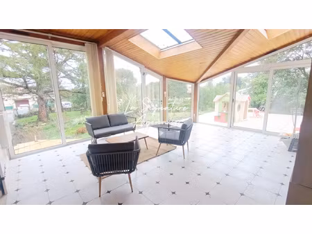 maison de plain-pied de 167 m2  2000 m2 de terrain arboré