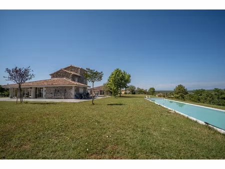 deux maisons en pierre de 148 m2 et 104 m2  sur un terrain