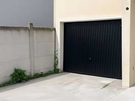 place de parking sécurisée à louer - proche orly