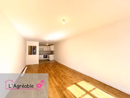 location appartement 3 pièces 76 m² à luxeuil-les-bains (70300)  580 €