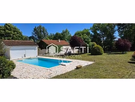 pièce de vie 40 m2 4 chambres wc salle de bains piscine sous sol complet