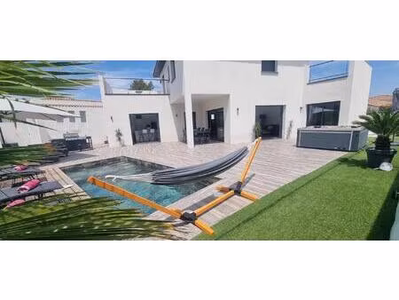 élégance contemporaine – maison d’architecte avec piscine chauffée et énergie solaire