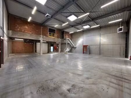 unité d’entreprise : entrepôt 293m² + bureau 36 m² a louer.
