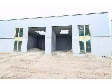 superbe entrepôt tout neuf à louer !!
