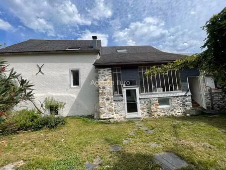 vallee d'aspe au coeur d'un village - bel ensemble immobilier ideal pour projet de...