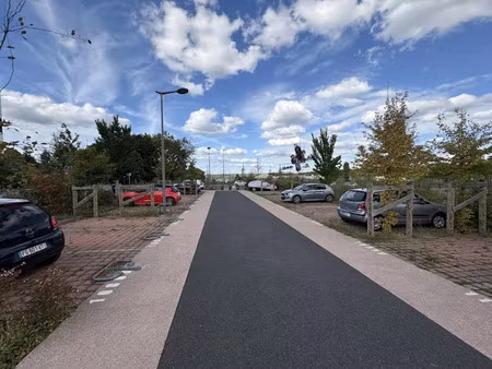 location parking 12 m² à saint-cyr-l'ecole (78210)  35 €